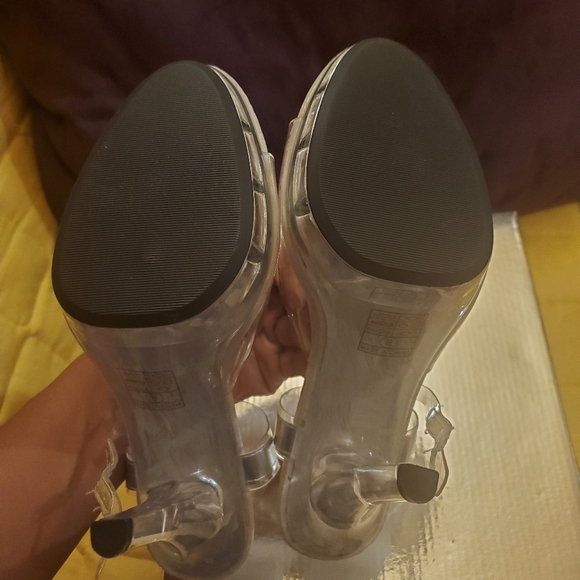 Ellie clear heals - Picture 3 of 5